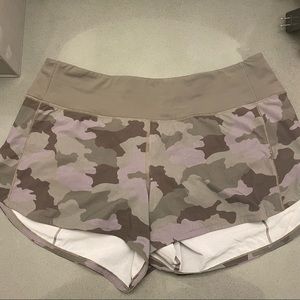 Speed up mid rise Lululemon short